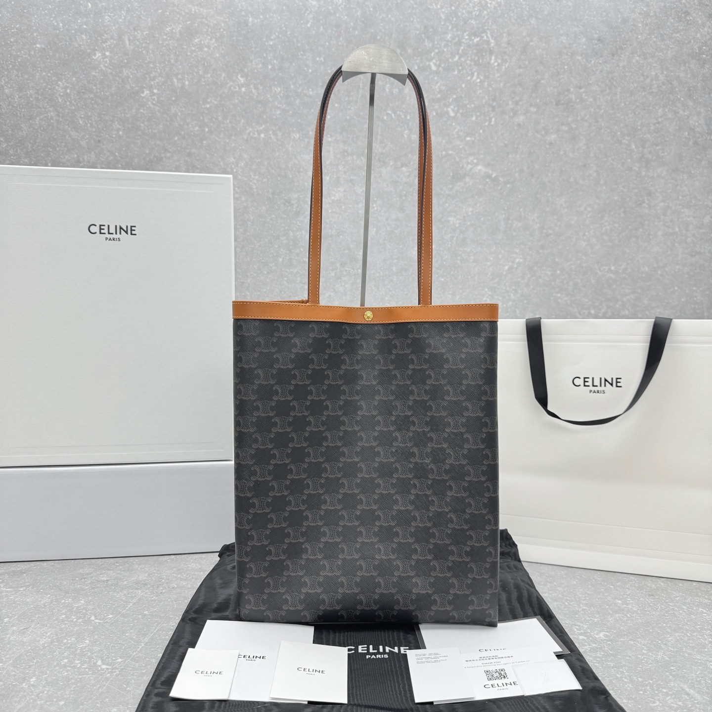 CELINE 赛琳凯旋门老花竖版托特包 26x34cm 折叠购物袋 CELINE 赛琳凯旋门老花竖版托特包 26x34cm 折叠购物袋