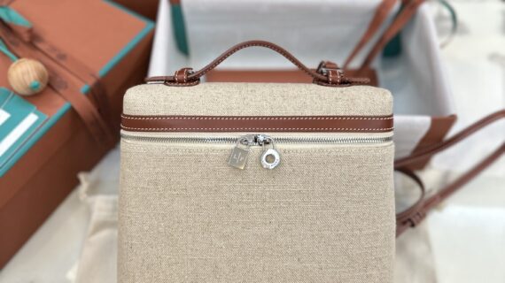 诺悠翩雅 Loro Piana Extra Pocket 亚麻帆布双肩包 21x23x8cm 背包 诺悠翩雅 Loro Piana Extra Pocket 亚麻帆布双肩包 21x23x8cm 背包