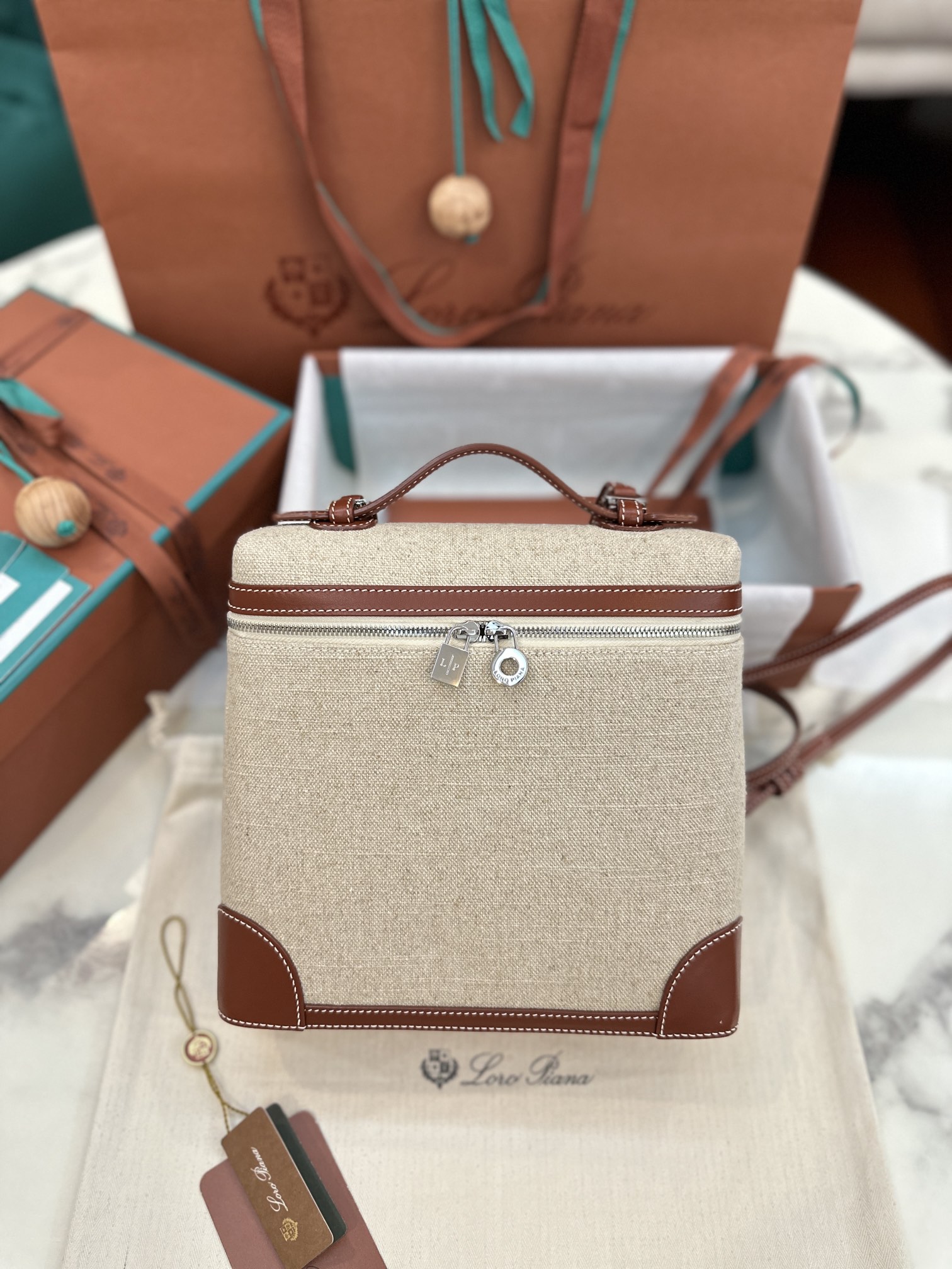 诺悠翩雅 Loro Piana Extra Pocket 亚麻帆布双肩包 21x23x8cm 背包 诺悠翩雅 Loro Piana Extra Pocket 亚麻帆布双肩包 21x23x8cm 背包