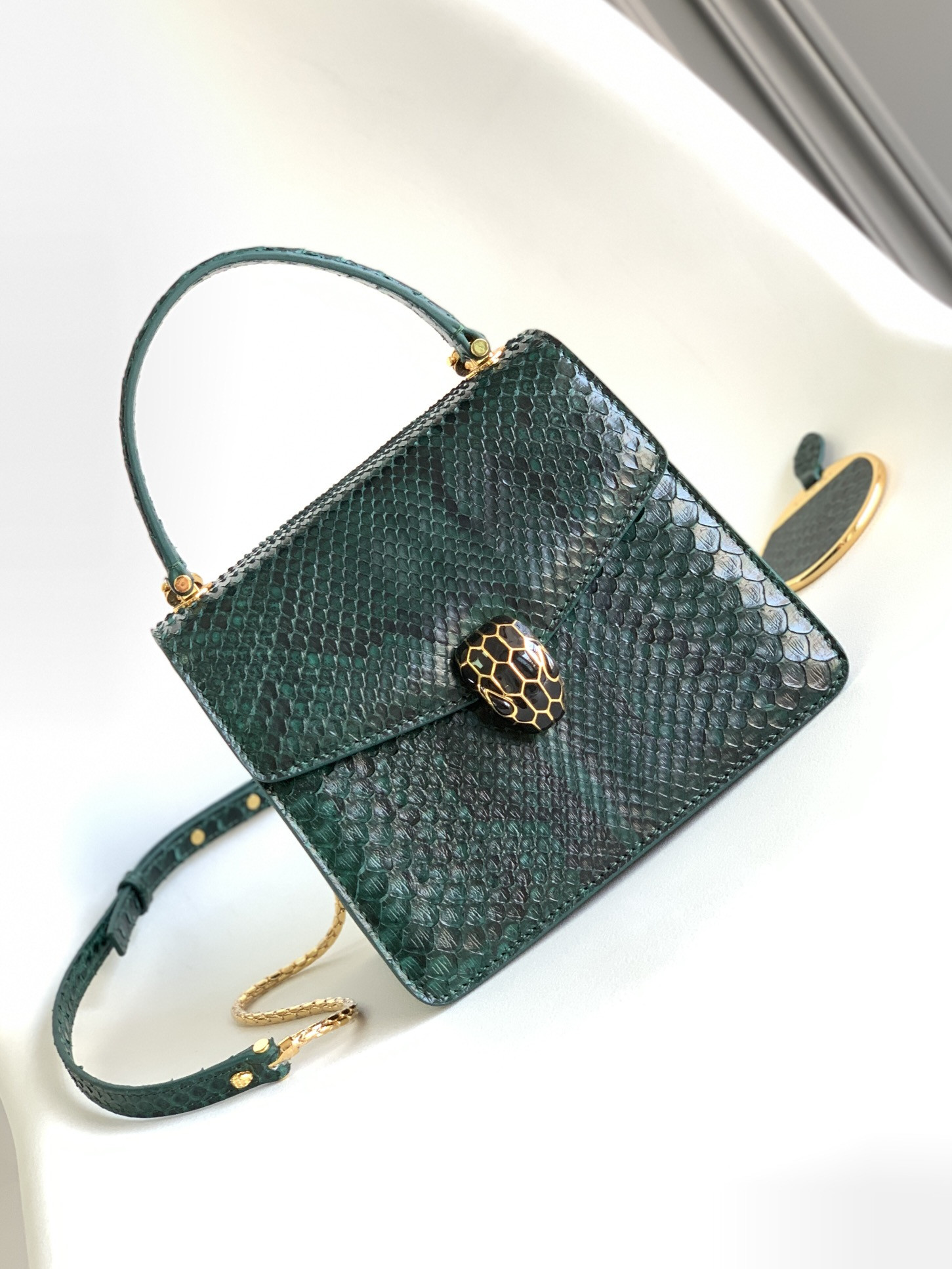 宝格丽 Bvlgari Serpenti Forever 森林翡翠绿蟒蛇皮蛇头包18cm 三层手提风琴包 宝格丽 Bvlgari Serpenti Forever 森林翡翠绿蟒蛇皮蛇头包18cm 三层手提风琴包