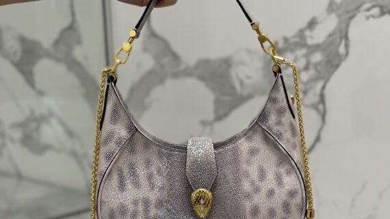 BVLGARI 宝格丽 SERPENTI ELLIPSE 系列半月包 银粉小牛皮奢华斜挎单肩包 19.5cm/25.5cm BVLGARI 宝格丽 SERPENTI ELLIPSE 系列半月包 银粉小牛皮奢华斜挎单肩包 19.5cm/25.5cm