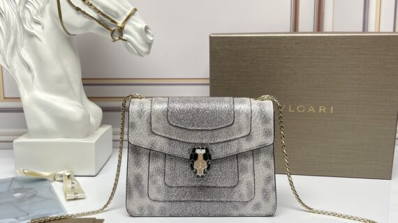 BVLGARI宝格丽 Serpenti Forever 银白色水蛇皮翻盖包 奢华蛇头包单肩斜挎包 20cm BVLGARI宝格丽 Serpenti Forever 银白色水蛇皮翻盖包 奢华蛇头包单肩斜挎包 20cm