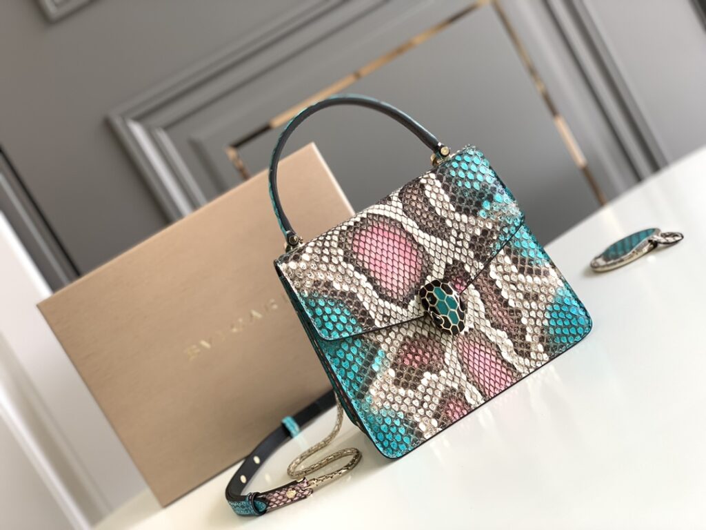宝格丽 BVLGARI Serpenti Forever 蟒蛇皮翻盖包 VIP定制北极碧玉色奢华珍稀皮蛇头包 手提风琴包 链条斜挎包 双尺寸可选 – Image 2 宝格丽 BVLGARI Serpenti Forever 蟒蛇皮翻盖包 VIP定制北极碧玉色奢华珍稀皮蛇头包 手提风琴包 链条斜挎包 双尺寸可选 – Image 2