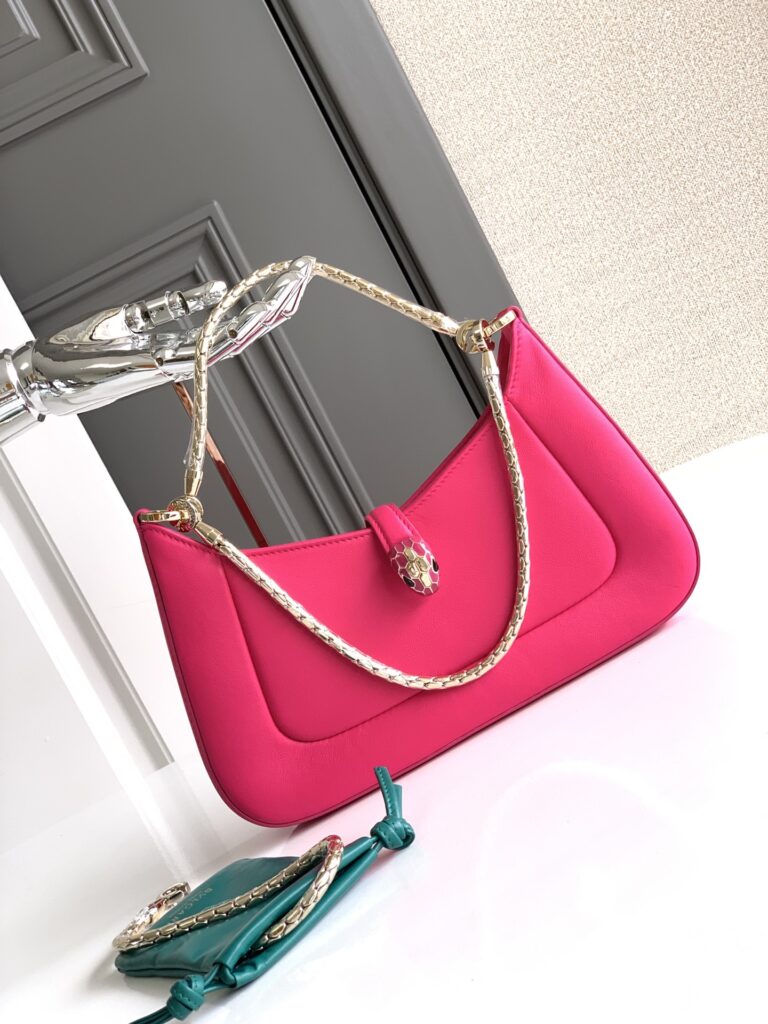 BVLGARI 宝格丽 SERPENTI BAIA 系列小号肩包 纯正碧玺玫红/翡翠绿都会小牛皮经典蛇头包 腋下包 – Image 2 BVLGARI 宝格丽 SERPENTI BAIA 系列小号肩包 纯正碧玺玫红/翡翠绿都会小牛皮经典蛇头包 腋下包 – Image 2