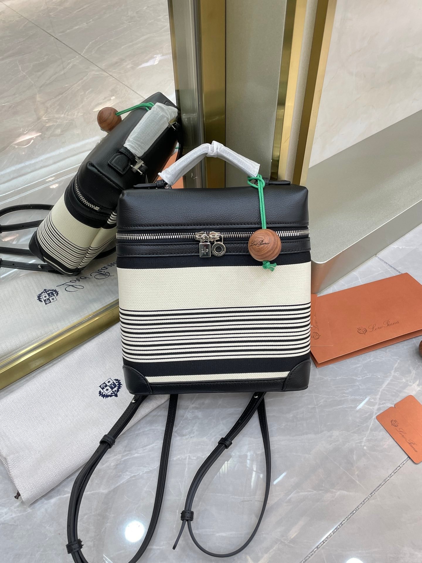 1-262.jpeg Loro Piana 诺悠翩雅 L23.5 Extra Pocket 背包 条纹帆布拼接小牛皮迷你包 多功能两用手提/单肩 - 图片 2