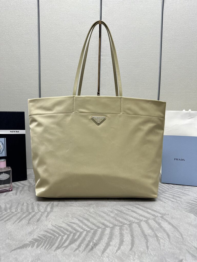 普拉达 Prada 再生尼龙托特包40cm 奶茶色1BG107