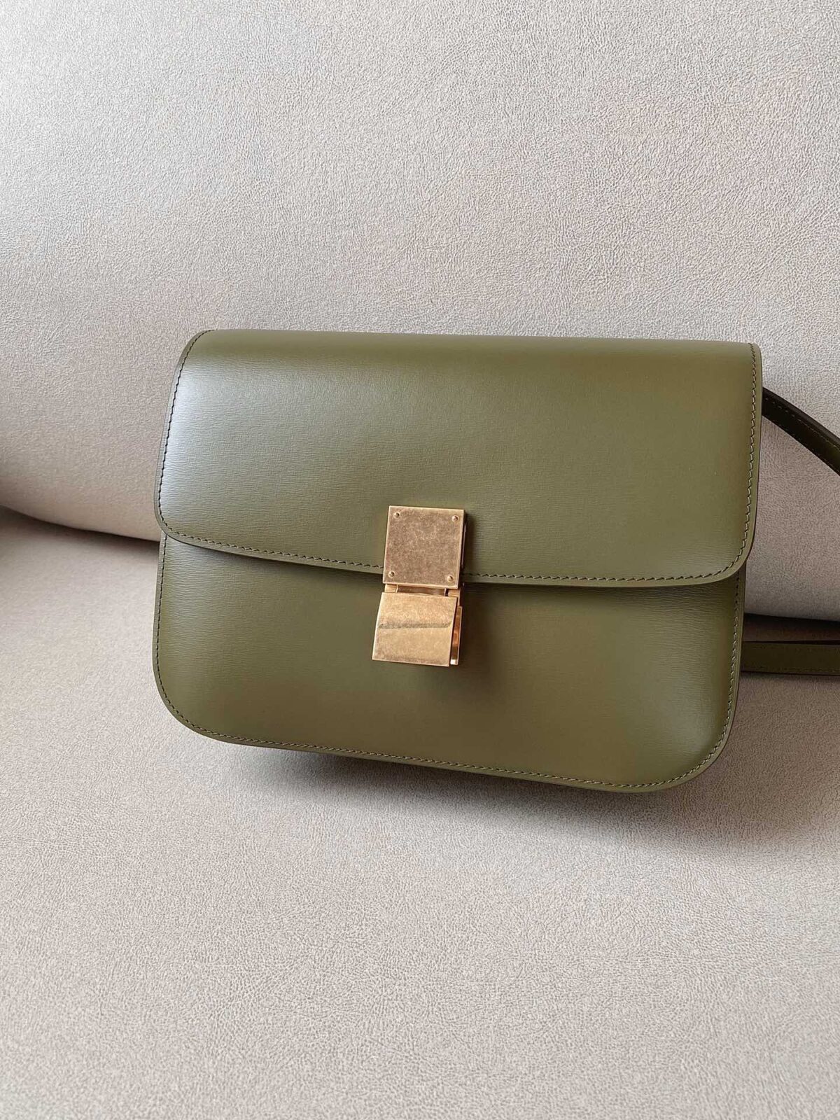 Celine 赛琳中号豆腐包 24cm Classic Box 细横纹小牛皮单肩斜挎包 6色可选 – Image 4 Celine 赛琳中号豆腐包 24cm Classic Box 细横纹小牛皮单肩斜挎包 6色可选 – Image 4