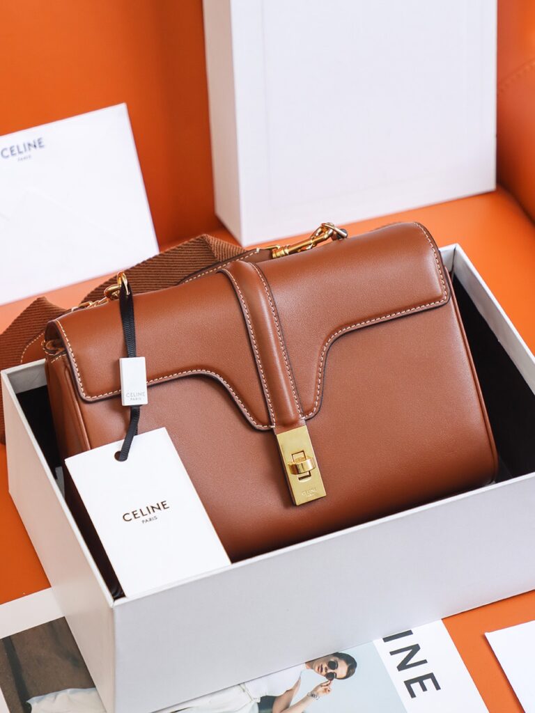 CELINE 赛琳 TEEN SOFT 16 柔软小牛皮手袋 宽肩带翻盖包 焦糖色/深蓝色 复古休闲斜挎包 – Image 9 CELINE 赛琳 TEEN SOFT 16 柔软小牛皮手袋 宽肩带翻盖包 焦糖色/深蓝色 复古休闲斜挎包 – Image 9