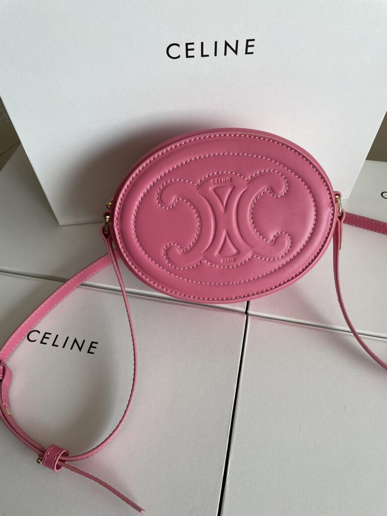 赛琳 CELINE 光滑牛皮椭圆形斜挎包16cm 小月饼包 多色可选 TRIOMPHE 标志印花 – Image 6 赛琳 CELINE 光滑牛皮椭圆形斜挎包16cm 小月饼包 多色可选 TRIOMPHE 标志印花 – Image 6
