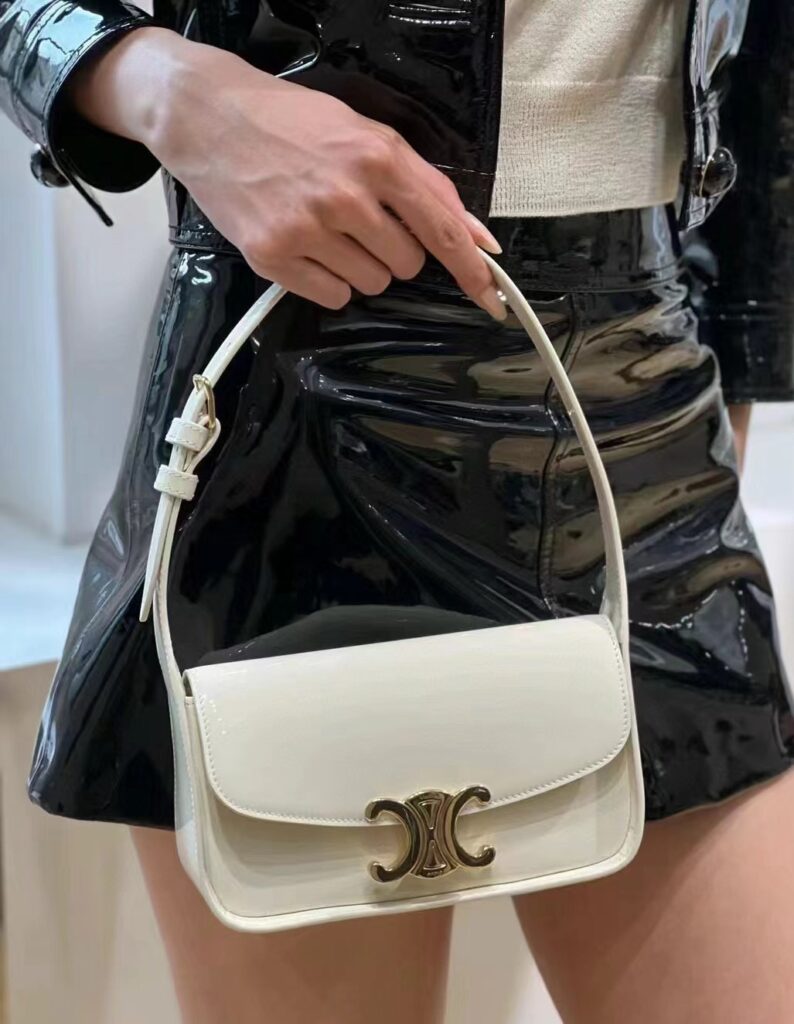 CELINE 赛琳 凯旋门腋下包20cm 漆皮奶白色 Triomphe 单肩包 – Image 5 CELINE 赛琳 凯旋门腋下包20cm 漆皮奶白色 Triomphe 单肩包 – Image 5