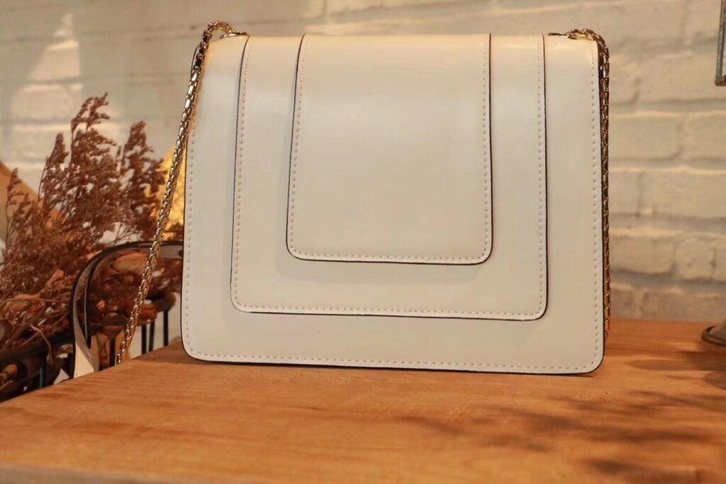 宝格丽 BVLGARI Serpenti 蛇头包 20cm小号单链条单肩斜挎包 进口牛皮6色 – Image 8 宝格丽 BVLGARI Serpenti 蛇头包 20cm小号单链条单肩斜挎包 进口牛皮6色 – Image 8