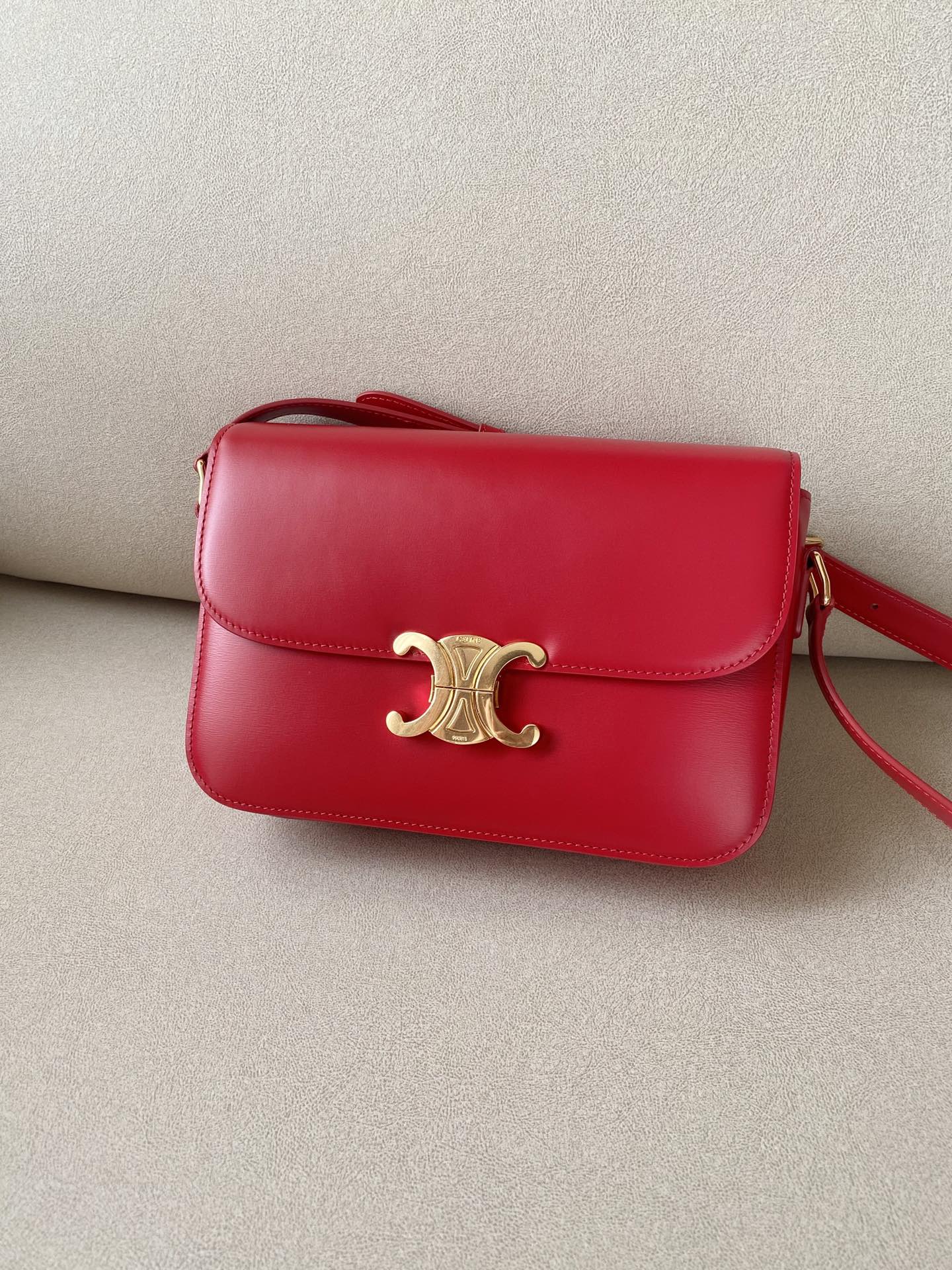 赛琳凯旋门包 Celine Triomphe 中号亮泽小牛皮肩背包 5色可选 法式复古 – Image 3 赛琳凯旋门包 Celine Triomphe 中号亮泽小牛皮肩背包 5色可选 法式复古 – Image 3