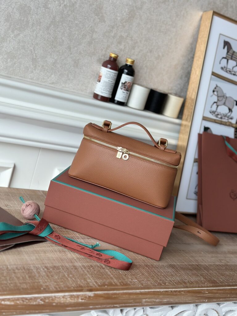 Loro Piana 诺悠翩雅 Extra Pocket L19 饭盒包 可斜挎肩背手提包 全颜色可选 – Image 15 Loro Piana 诺悠翩雅 Extra Pocket L19 饭盒包 可斜挎肩背手提包 全颜色可选 – Image 15