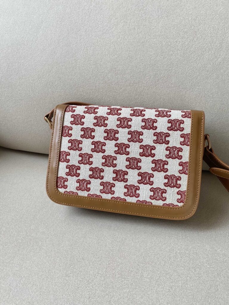 赛琳 CELINE 凯旋门中号帆布拼接皮革单肩包 22.5cm 复古老花刺绣翻盖包 – Image 4 赛琳 CELINE 凯旋门中号帆布拼接皮革单肩包 22.5cm 复古老花刺绣翻盖包 – Image 4