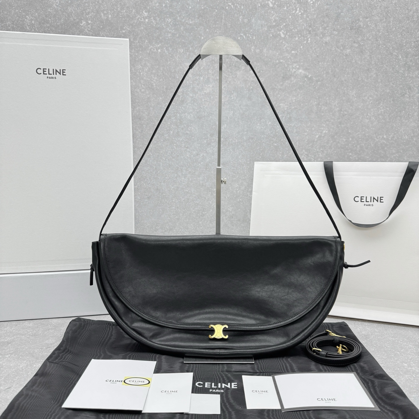 CELINE 赛琳 HALFMOON 半月包46cm 法式复古慵懒风单肩包 2026春夏款 – Image 4 CELINE 赛琳 HALFMOON 半月包46cm 法式复古慵懒风单肩包 2026春夏款 – Image 4