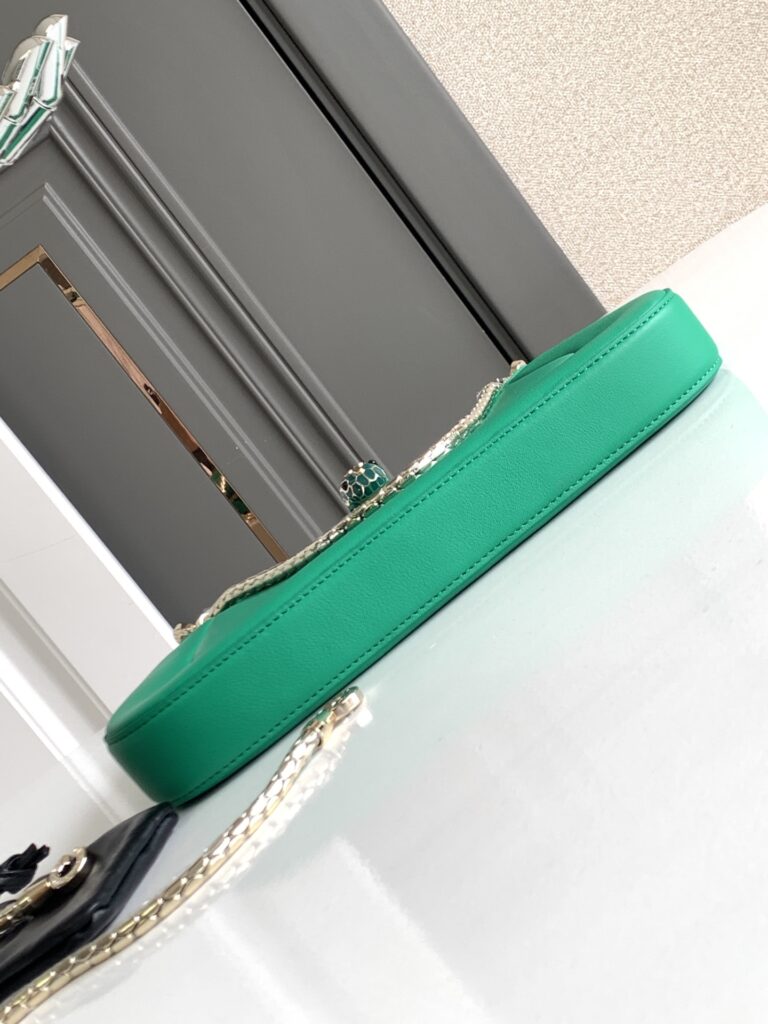 BVLGARI 宝格丽 SERPENTI BAIA 系列小号肩包 纯正碧玺玫红/翡翠绿都会小牛皮经典蛇头包 腋下包 – Image 10 BVLGARI 宝格丽 SERPENTI BAIA 系列小号肩包 纯正碧玺玫红/翡翠绿都会小牛皮经典蛇头包 腋下包 – Image 10