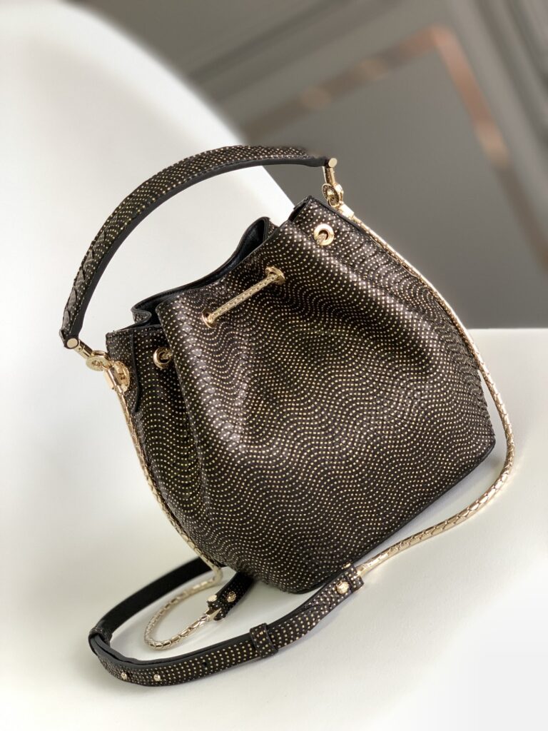 BVLGARI 宝格丽 Serpenti Forever 蟒蛇皮水桶包 奢华满天星与炫彩玛瑙拼色女士斜挎手提包 2尺寸 – Image 11 BVLGARI 宝格丽 Serpenti Forever 蟒蛇皮水桶包 奢华满天星与炫彩玛瑙拼色女士斜挎手提包 2尺寸 – Image 11