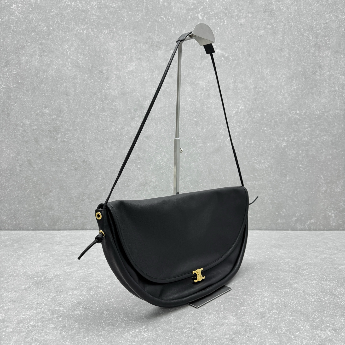 CELINE 赛琳 HALFMOON 半月包46cm 法式复古慵懒风单肩包 2026春夏款 – Image 5 CELINE 赛琳 HALFMOON 半月包46cm 法式复古慵懒风单肩包 2026春夏款 – Image 5