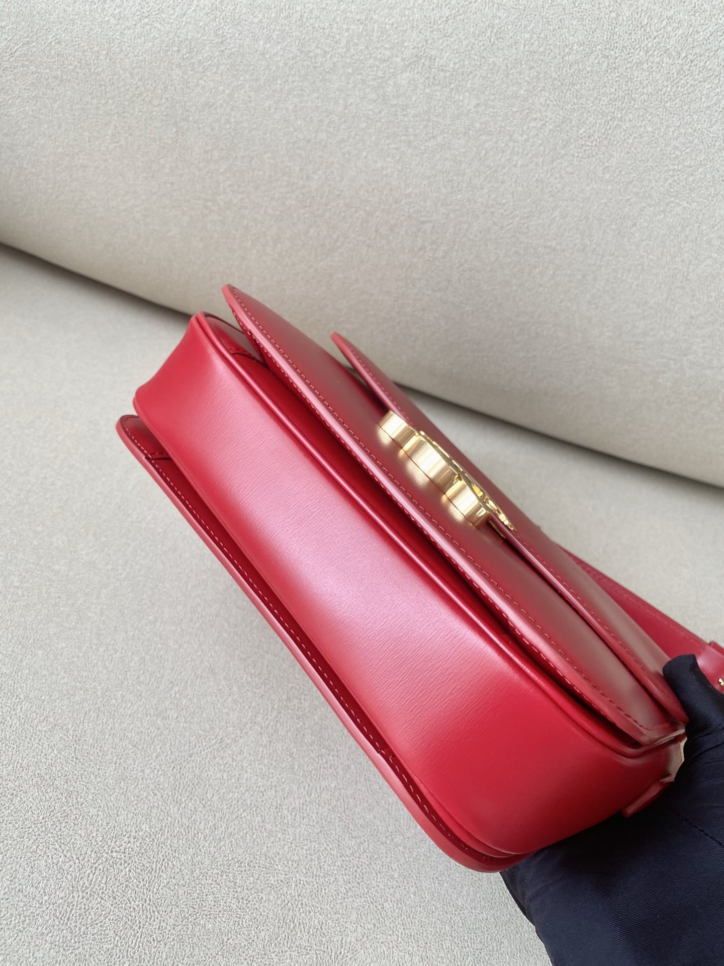 赛琳凯旋门包 Celine Triomphe 中号亮泽小牛皮肩背包 5色可选 法式复古 – Image 6 赛琳凯旋门包 Celine Triomphe 中号亮泽小牛皮肩背包 5色可选 法式复古 – Image 6