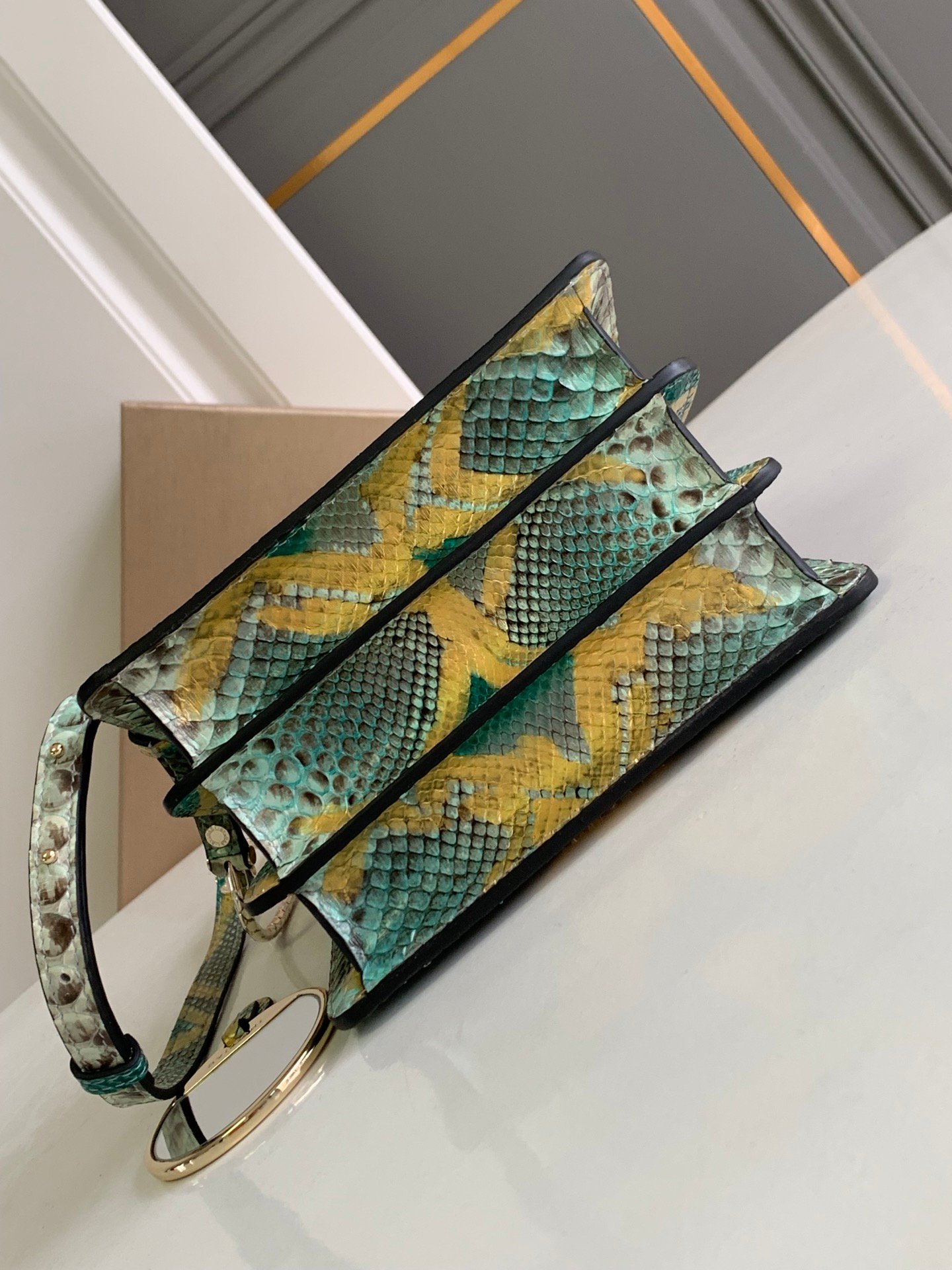 13-94.jpeg BVLGARI 宝格丽 Serpenti Forever 奢华蟒蛇皮手袋 18cm 独家多色珍稀皮革单肩包 蛇头搭扣 - 图片 10