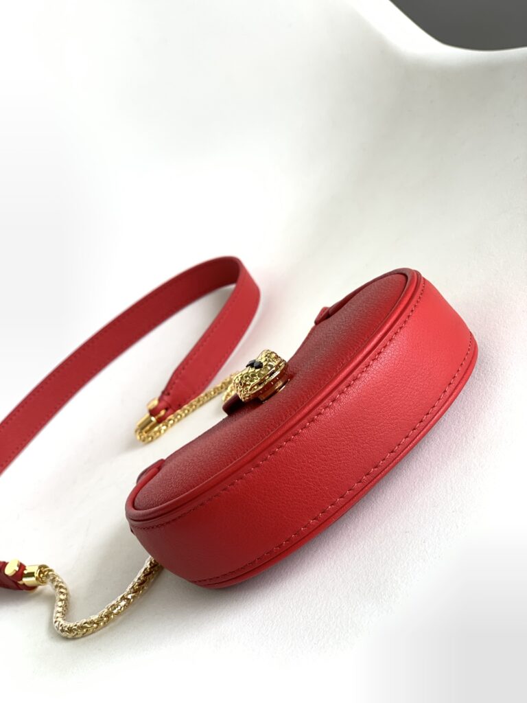 BVLGARI 宝格丽 Serpenti Ellipse 迷你斜挎包 蛇头包 新月包 半月包 小牛皮双色可选 – Image 9 BVLGARI 宝格丽 Serpenti Ellipse 迷你斜挎包 蛇头包 新月包 半月包 小牛皮双色可选 – Image 9