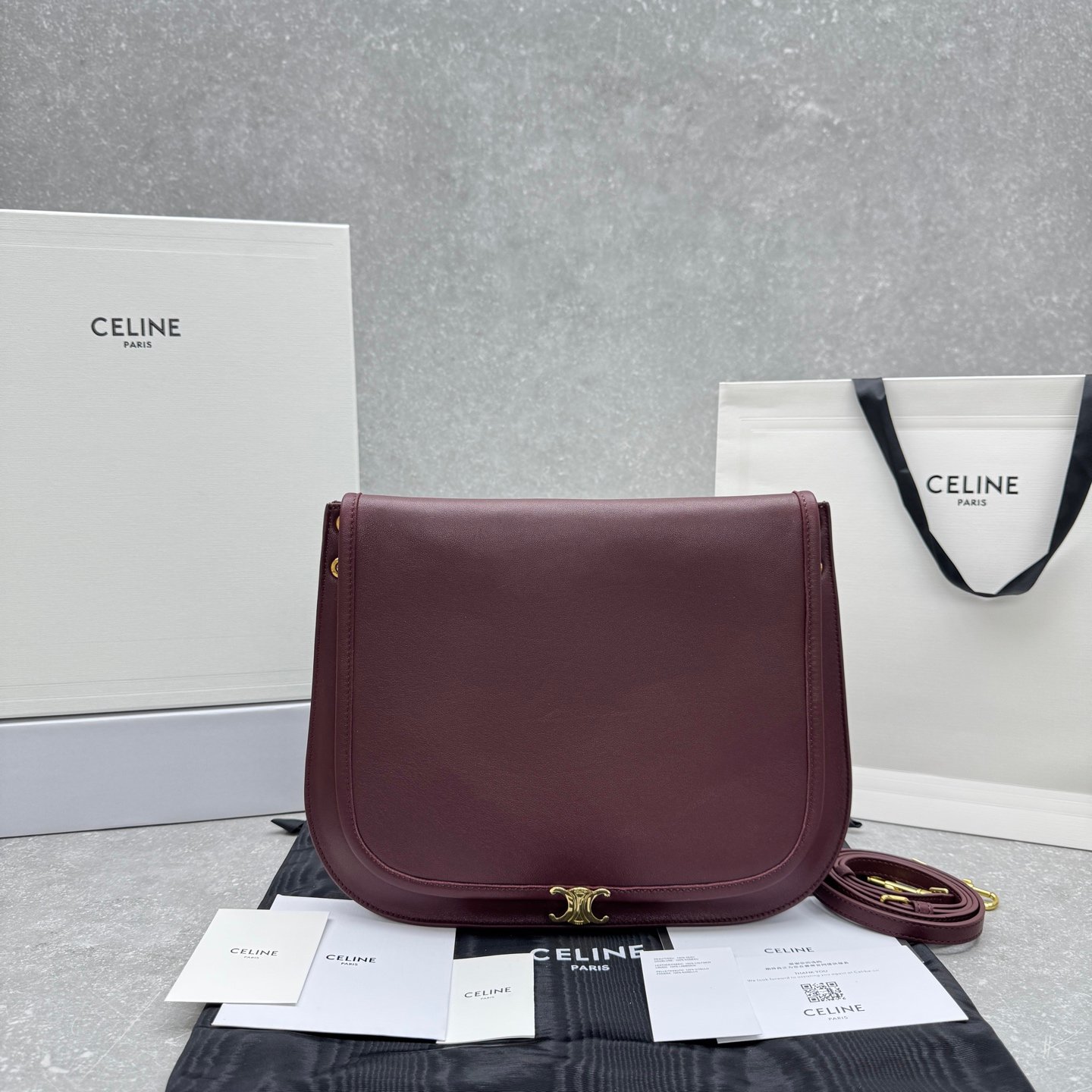 14-68.jpeg Celine 赛琳 亮泽小羊皮超大号单肩包32cm Soft Triomphe 女士Besace包 - 图片 9
