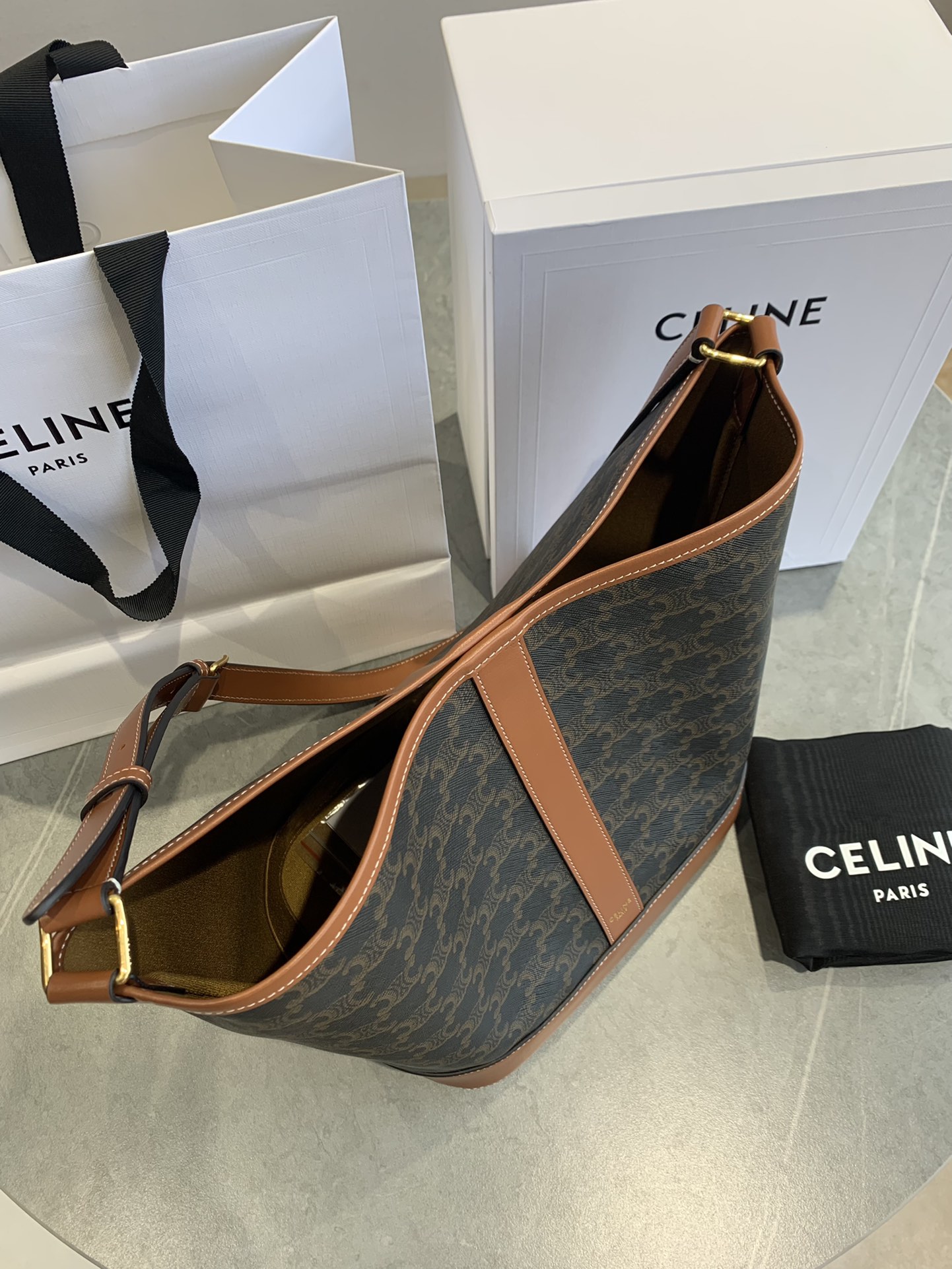 赛琳 CELINE 凯旋门老花水桶包 棕色2种尺寸经典复古手提包 – Image 9 赛琳 CELINE 凯旋门老花水桶包 棕色2种尺寸经典复古手提包 – Image 9