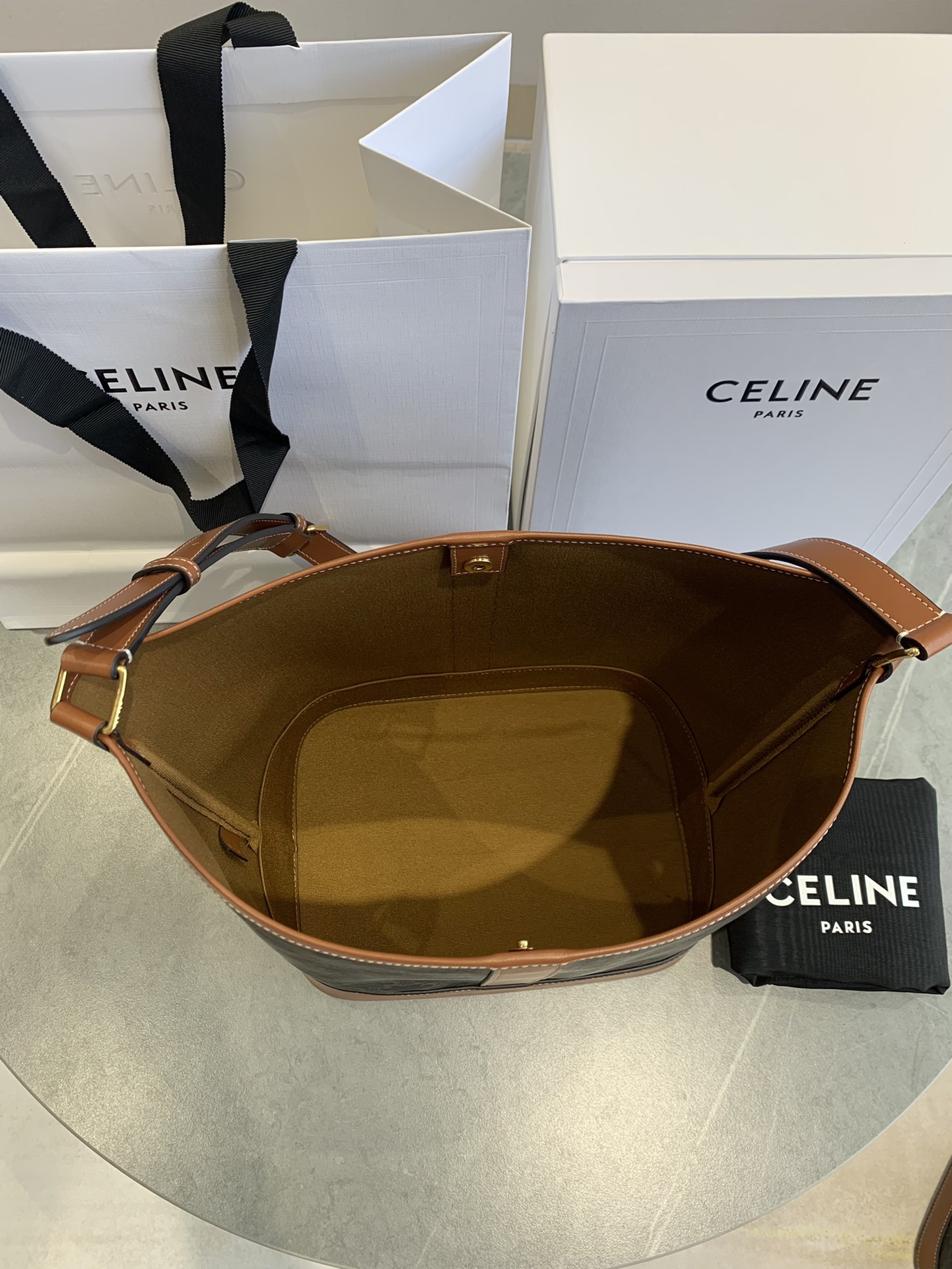 赛琳 CELINE 凯旋门老花水桶包 棕色2种尺寸经典复古手提包 – Image 10 赛琳 CELINE 凯旋门老花水桶包 棕色2种尺寸经典复古手提包 – Image 10