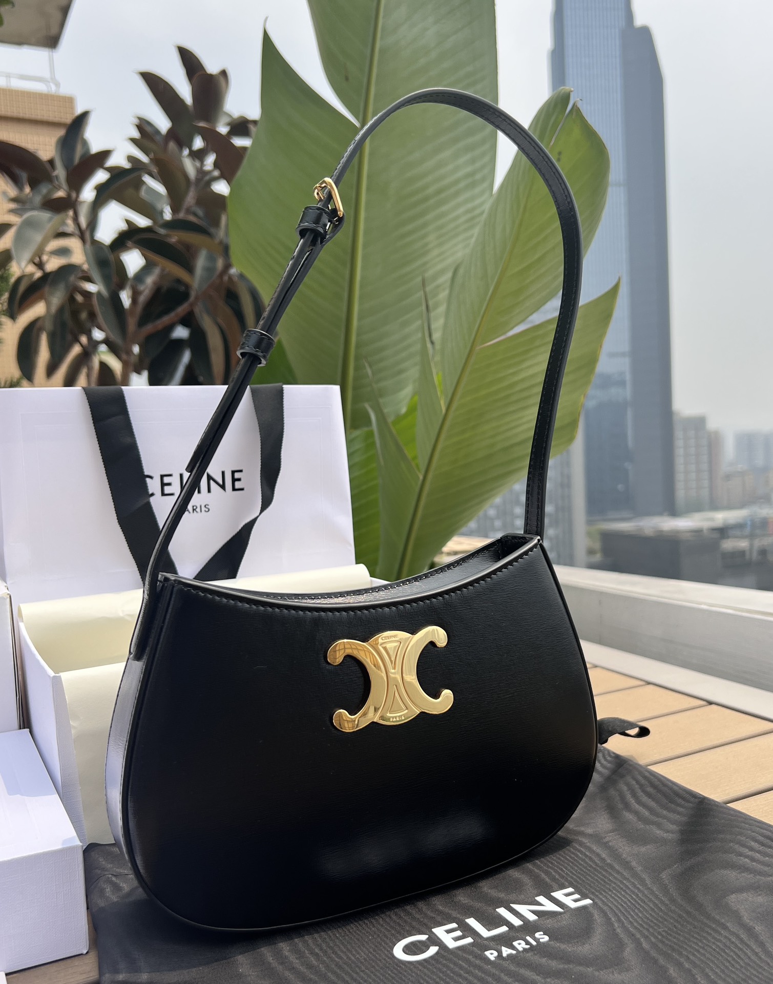 CELINE 赛琳新款 TILLY 腋下包 亮泽小牛皮/凯旋门印花 女士精品单肩包 23cm – Image 10 CELINE 赛琳新款 TILLY 腋下包 亮泽小牛皮/凯旋门印花 女士精品单肩包 23cm – Image 10