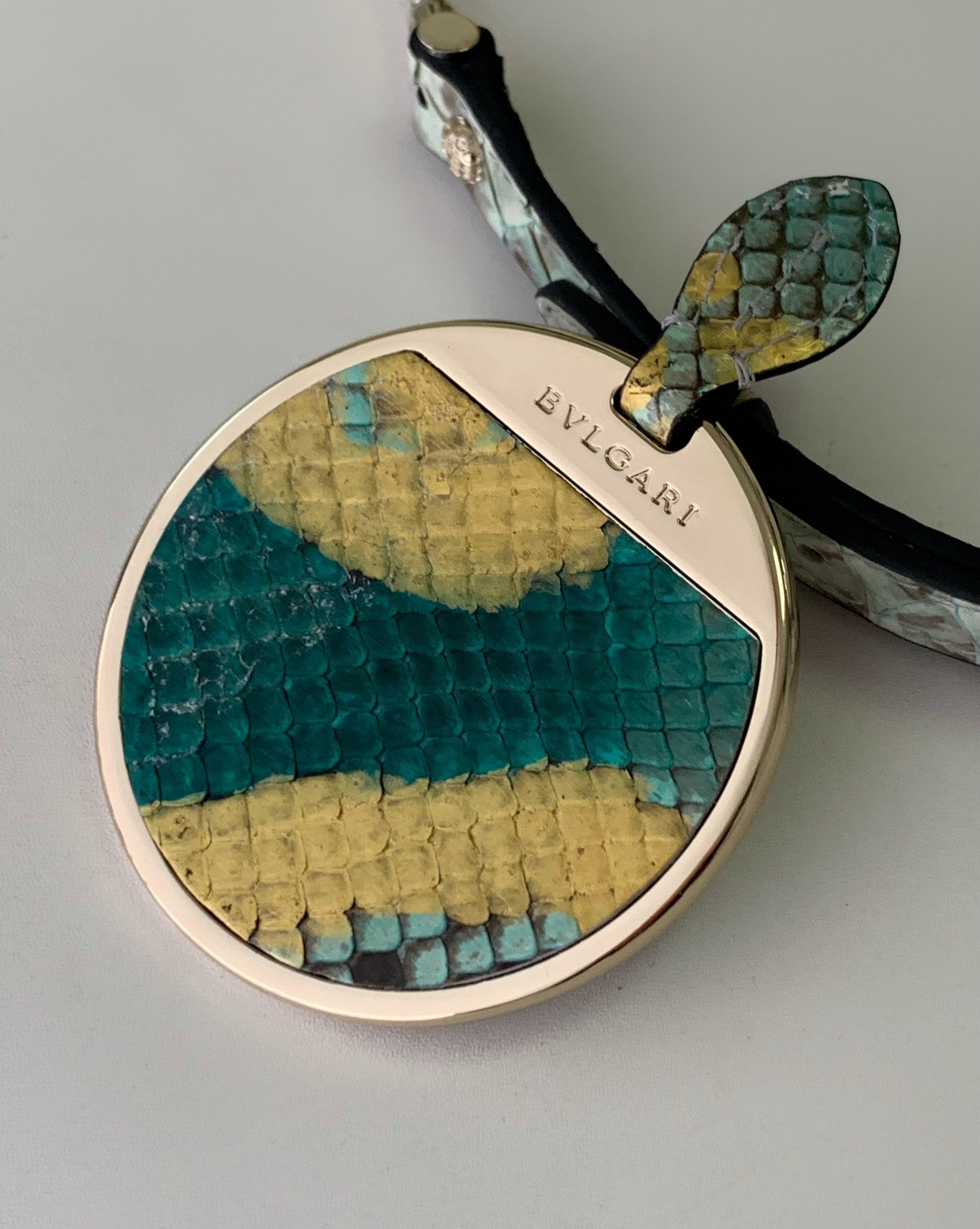 16-81.jpeg BVLGARI 宝格丽 Serpenti Forever 奢华蟒蛇皮手袋 18cm 独家多色珍稀皮革单肩包 蛇头搭扣 - 图片 13