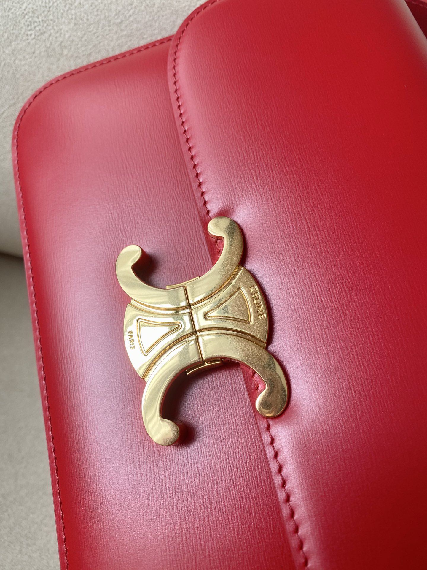 赛琳凯旋门包 Celine Triomphe 中号亮泽小牛皮肩背包 5色可选 法式复古 – Image 7 赛琳凯旋门包 Celine Triomphe 中号亮泽小牛皮肩背包 5色可选 法式复古 – Image 7