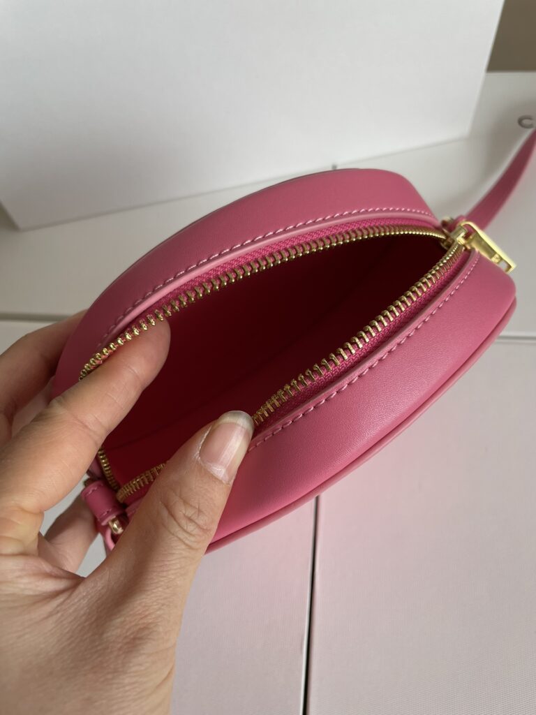 赛琳 CELINE 光滑牛皮椭圆形斜挎包16cm 小月饼包 多色可选 TRIOMPHE 标志印花 – Image 11 赛琳 CELINE 光滑牛皮椭圆形斜挎包16cm 小月饼包 多色可选 TRIOMPHE 标志印花 – Image 11