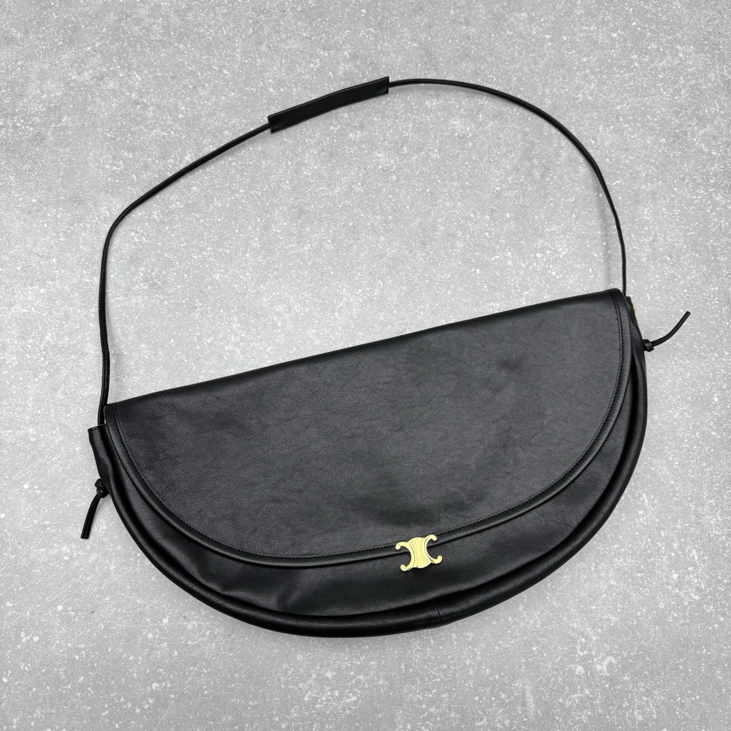 CELINE 赛琳 HALFMOON 半月包46cm 法式复古慵懒风单肩包 2026春夏款 – Image 8 CELINE 赛琳 HALFMOON 半月包46cm 法式复古慵懒风单肩包 2026春夏款 – Image 8
