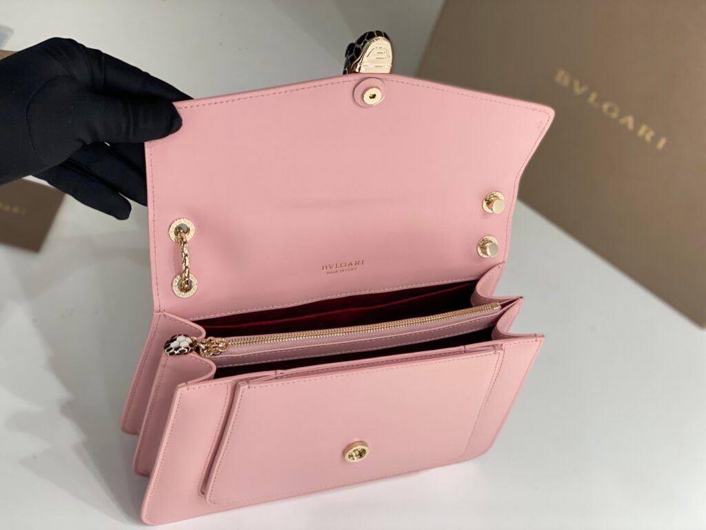 宝格丽 BVLGARI 蛇头翻盖包 25cm Serpenti Forever 多色细腻小牛皮 – Image 10 宝格丽 BVLGARI 蛇头翻盖包 25cm Serpenti Forever 多色细腻小牛皮 – Image 10