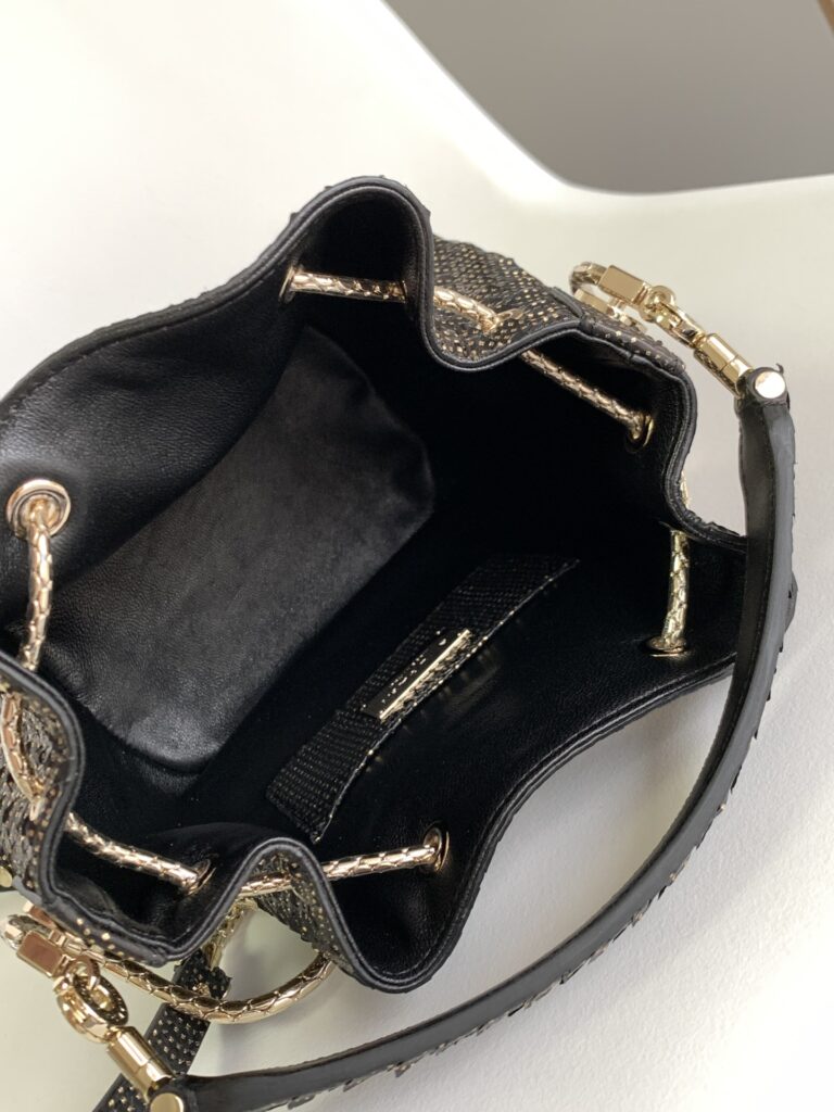 BVLGARI 宝格丽 Serpenti Forever 蟒蛇皮水桶包 奢华满天星与炫彩玛瑙拼色女士斜挎手提包 2尺寸 – Image 15 BVLGARI 宝格丽 Serpenti Forever 蟒蛇皮水桶包 奢华满天星与炫彩玛瑙拼色女士斜挎手提包 2尺寸 – Image 15