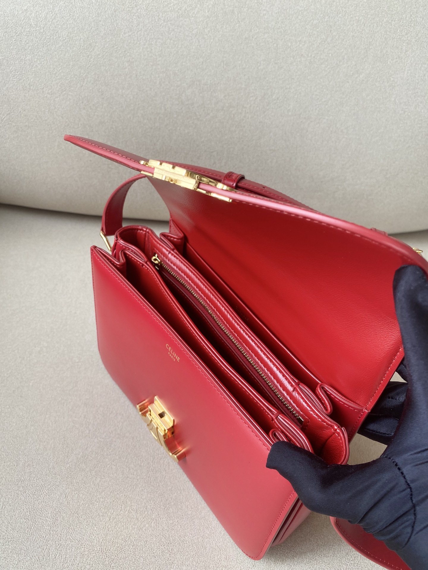 赛琳凯旋门包 Celine Triomphe 中号亮泽小牛皮肩背包 5色可选 法式复古 – Image 8 赛琳凯旋门包 Celine Triomphe 中号亮泽小牛皮肩背包 5色可选 法式复古 – Image 8