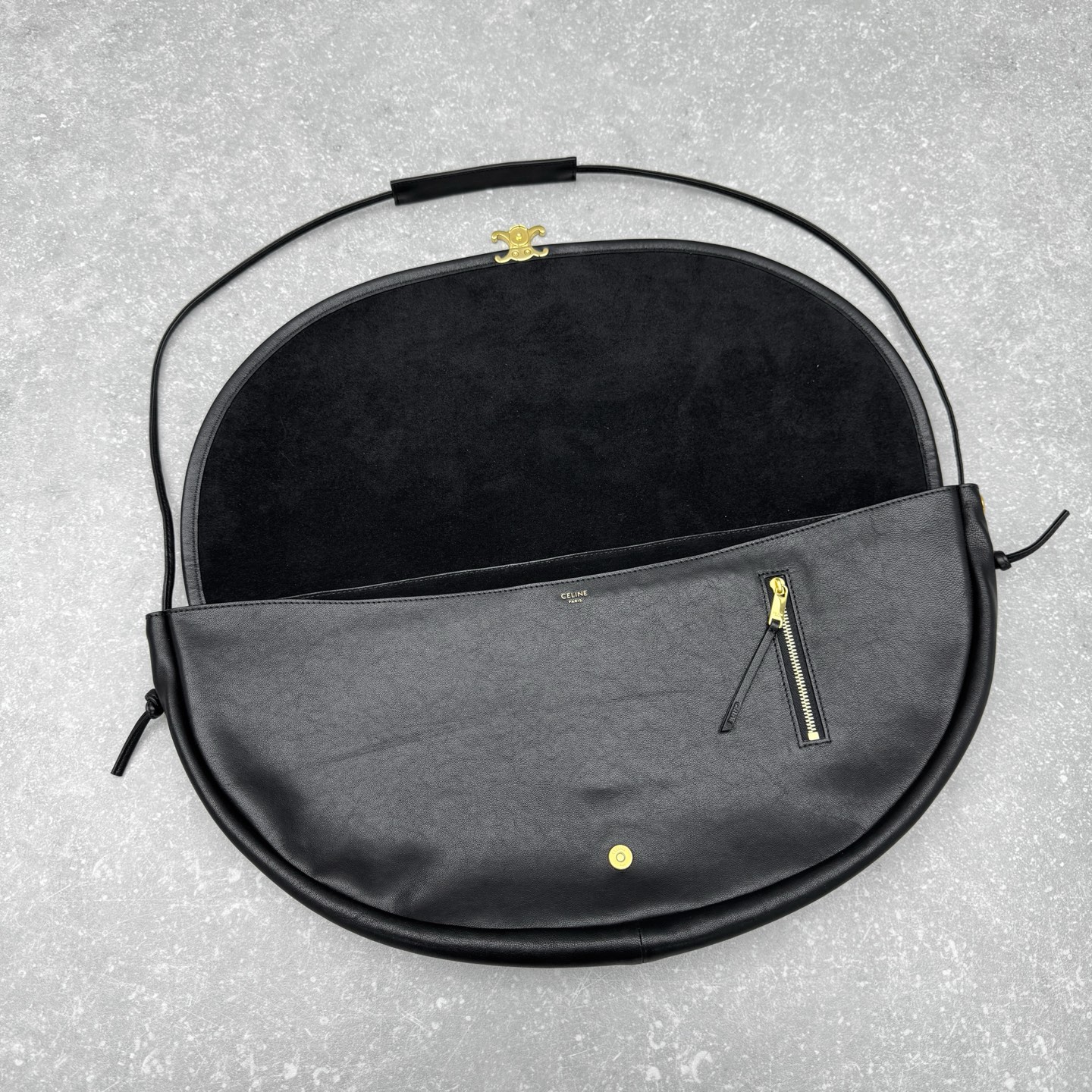 CELINE 赛琳 HALFMOON 半月包46cm 法式复古慵懒风单肩包 2026春夏款 – Image 9 CELINE 赛琳 HALFMOON 半月包46cm 法式复古慵懒风单肩包 2026春夏款 – Image 9