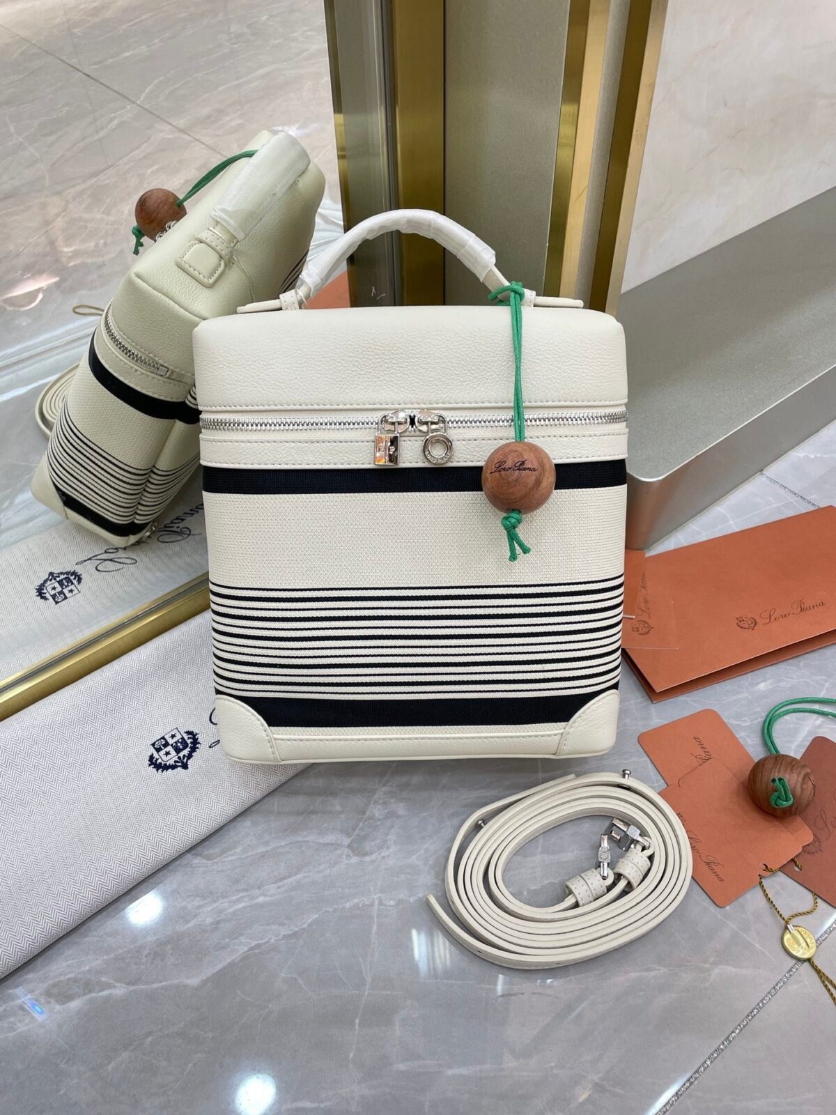 19-118.jpeg Loro Piana 诺悠翩雅 L23.5 Extra Pocket 背包 条纹帆布拼接小牛皮迷你包 多功能两用手提/单肩 - 图片 8
