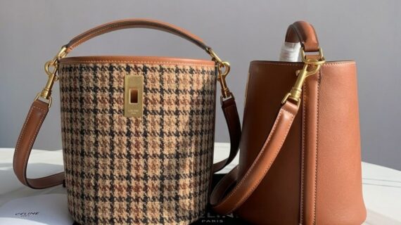 CELINE 赛琳水桶包16x18cm 千鸟格与棕色小牛皮手提包Teen Bucket 16 CELINE 赛琳水桶包16x18cm 千鸟格与棕色小牛皮手提包Teen Bucket 16