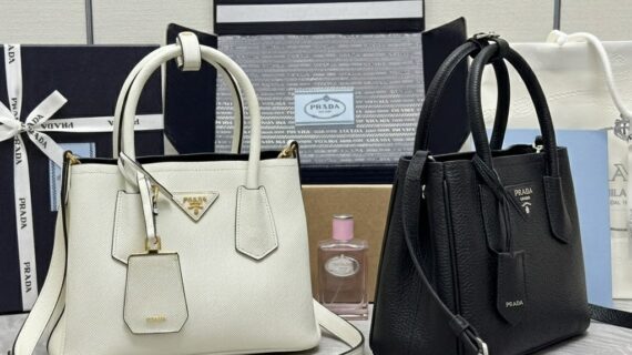 Prada 普拉达 Double 迷你购物袋 十字纹与荔枝纹 手提包白色黑色1BG443 Prada 普拉达 Double 迷你购物袋 十字纹与荔枝纹 手提包白色黑色1BG443