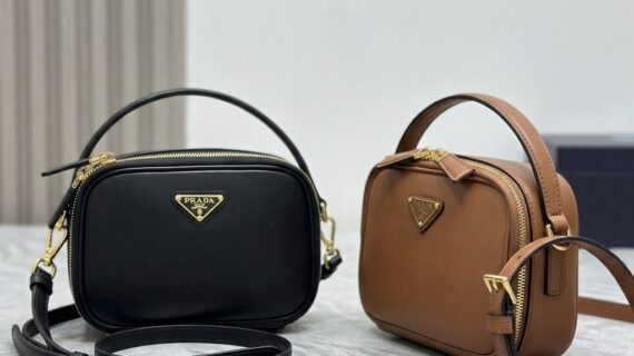 Prada 普拉达 小牛皮相机包18.5cm 经典黑与焦糖棕 1BH203 小方盒配肩带 Prada 普拉达 小牛皮相机包18.5cm 经典黑与焦糖棕 1BH203 小方盒配肩带
