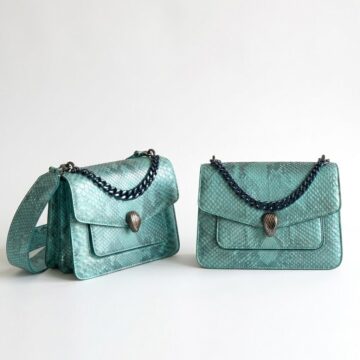 BVLGARI 宝格丽 Serpenti Forever 蟒蛇皮女包 海蓝宝石浅蓝色 MaxiChain 蛇头包 中号/小号 BVLGARI 宝格丽 Serpenti Forever 蟒蛇皮女包 海蓝宝石浅蓝色 MaxiChain 蛇头包 中号/小号