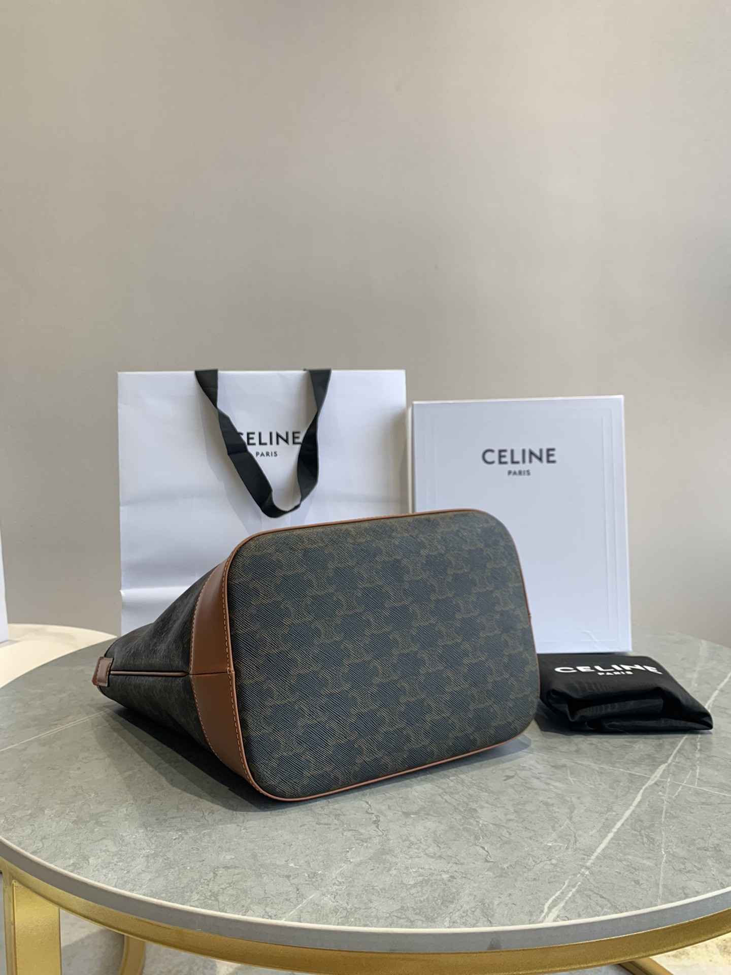 赛琳 CELINE 凯旋门老花水桶包 棕色2种尺寸经典复古手提包 – Image 11 赛琳 CELINE 凯旋门老花水桶包 棕色2种尺寸经典复古手提包 – Image 11