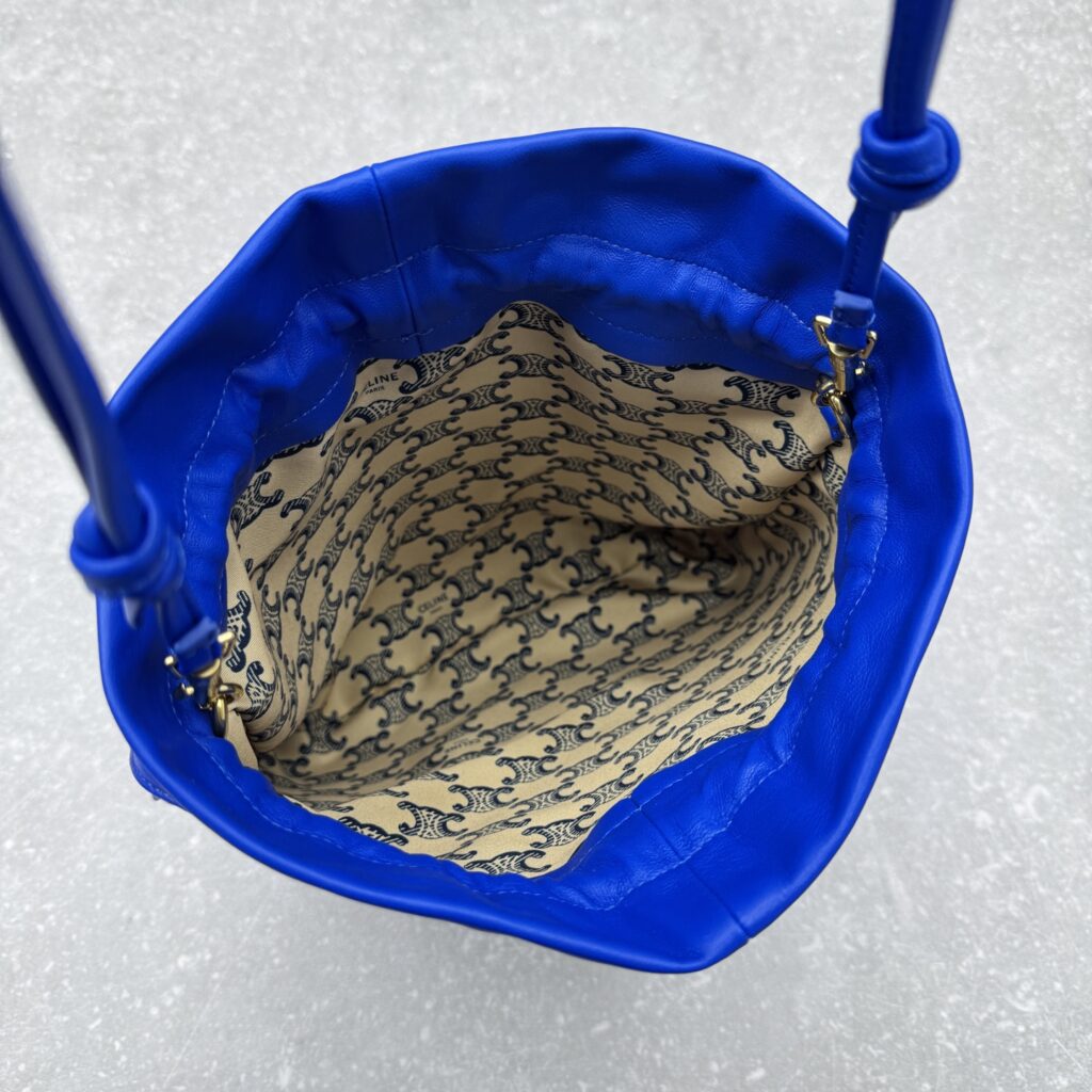 CELINE思琳 CRYSTAL 抽绳福袋包 27x31cm 顶级软皱小羊皮云朵包 – Image 9 CELINE思琳 CRYSTAL 抽绳福袋包 27x31cm 顶级软皱小羊皮云朵包 – Image 9