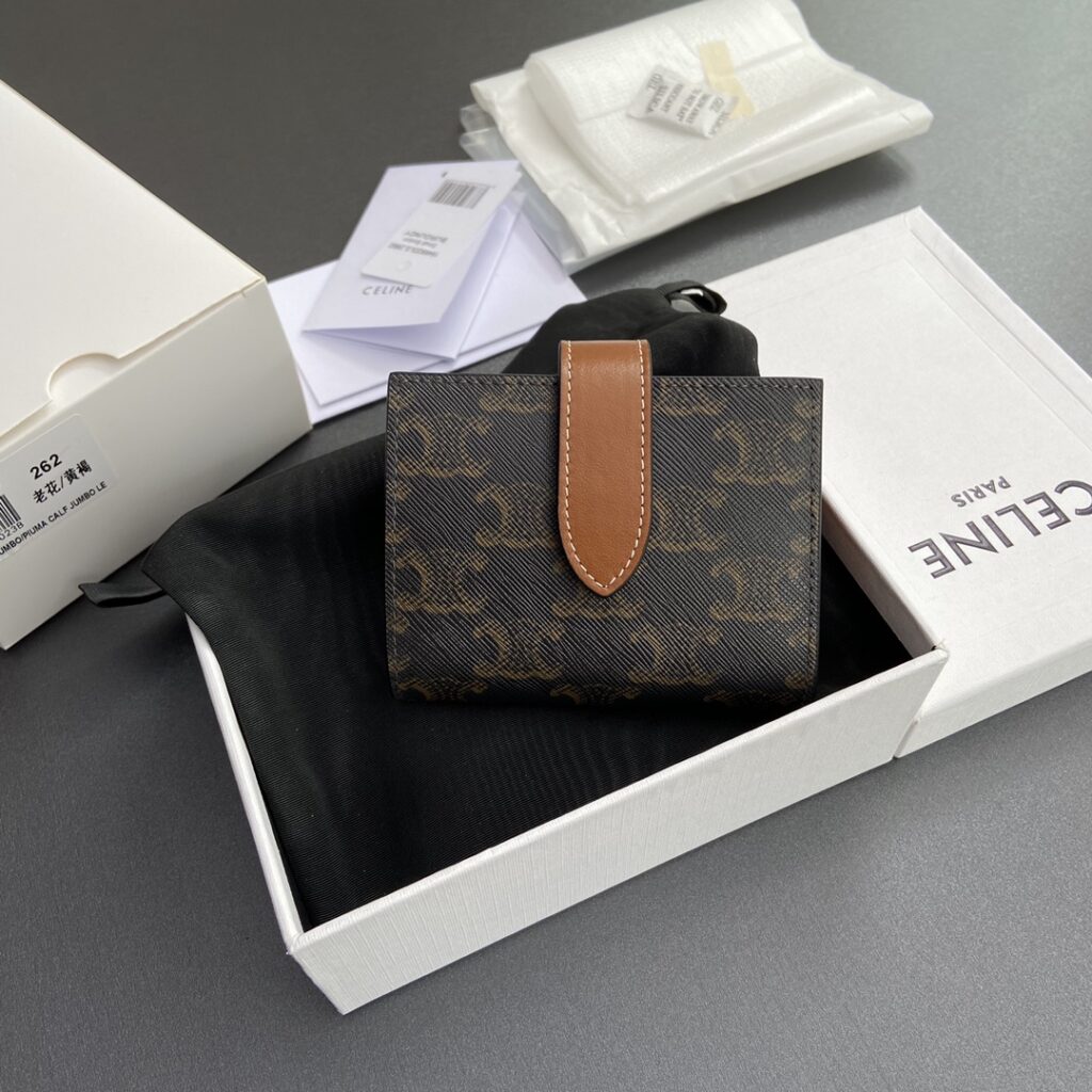 CELINE 赛琳 TRIOMPHE 凯旋门老花短款三折钱包10.5cm – Image 3 CELINE 赛琳 TRIOMPHE 凯旋门老花短款三折钱包10.5cm – Image 3
