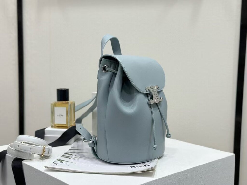 Celine 赛琳 Triomphe 凯旋门系列 冰川蓝亮面小牛皮女士双肩包 迷你背包 – Image 2 Celine 赛琳 Triomphe 凯旋门系列 冰川蓝亮面小牛皮女士双肩包 迷你背包 – Image 2