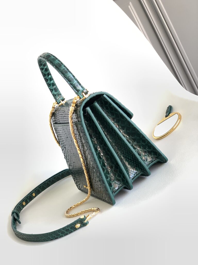 宝格丽 Bvlgari Serpenti Forever 森林翡翠绿蟒蛇皮蛇头包18cm 三层手提风琴包 – Image 2 宝格丽 Bvlgari Serpenti Forever 森林翡翠绿蟒蛇皮蛇头包18cm 三层手提风琴包 – Image 2