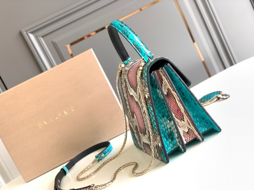 2-204.jpeg BVLGARI 宝格丽 Serpenti Forever 奢华蟒蛇皮手袋 18cm 独家多色珍稀皮革单肩包 蛇头搭扣 - 图片 3