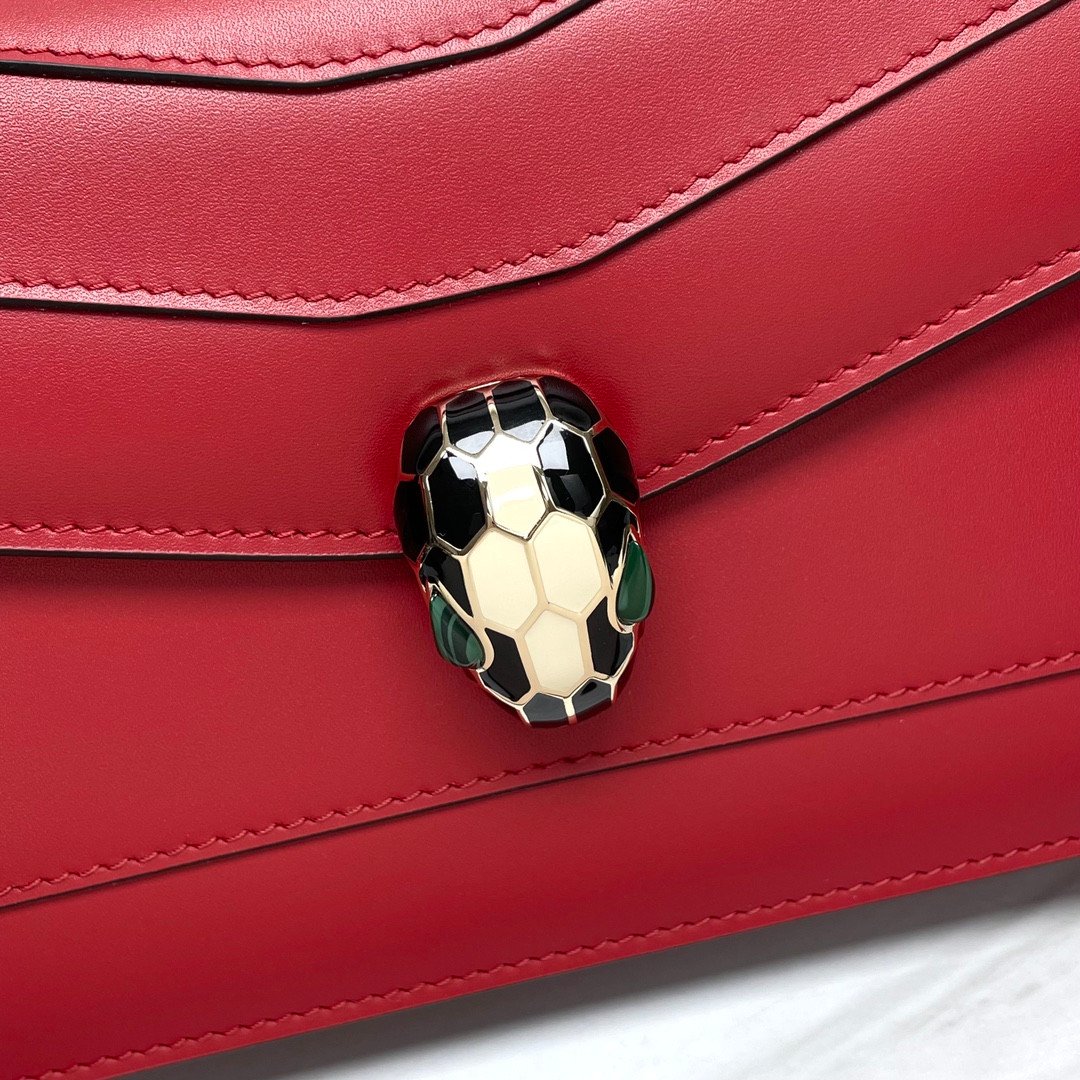 2-215.jpeg BVLGARI 宝格丽 Serpenti Forever 小牛皮斜挎包22.5cm 蛇头珐琅扣链条单肩包 4色可选 - 图片 3