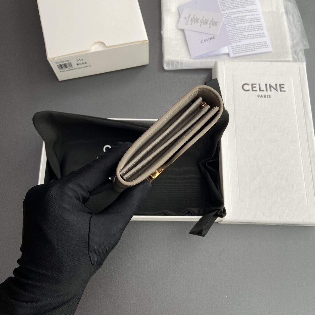 CELINE 赛琳 TRIOMPHE 凯旋门大号翻盖钱包19cm WOC 经典老花、黑色与卵石色小牛皮 – Image 14 CELINE 赛琳 TRIOMPHE 凯旋门大号翻盖钱包19cm WOC 经典老花、黑色与卵石色小牛皮 – Image 14